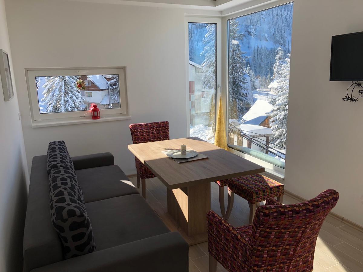 Apartmani Mont 1 ยาโฮรินา ภายนอก รูปภาพ