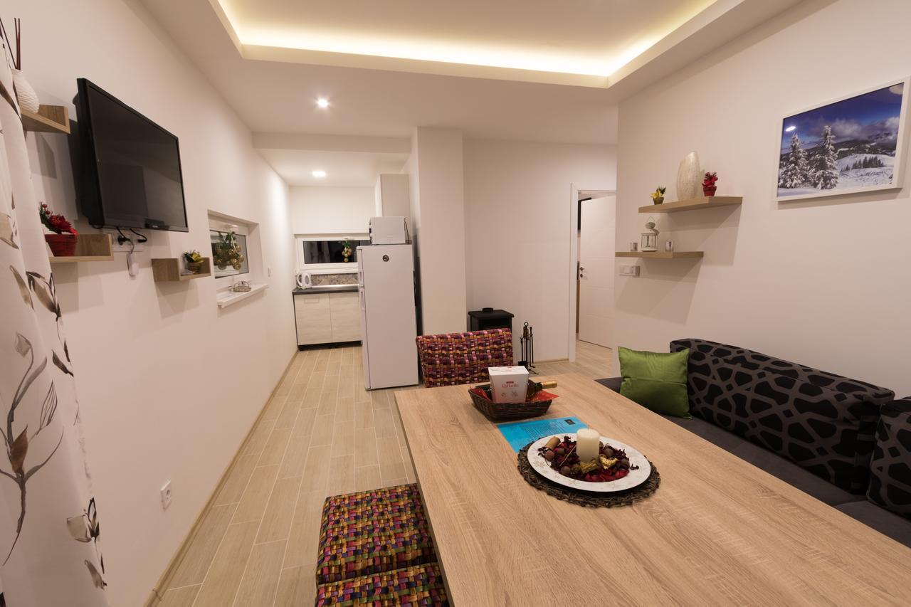 Apartmani Mont 1 ยาโฮรินา ภายนอก รูปภาพ
