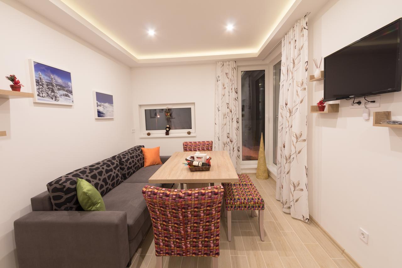 Apartmani Mont 1 ยาโฮรินา ภายนอก รูปภาพ
