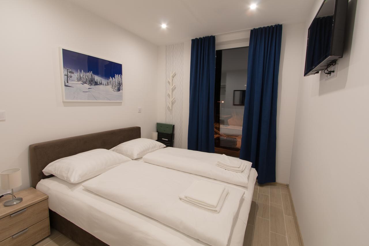 Apartmani Mont 1 ยาโฮรินา ภายนอก รูปภาพ